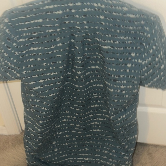 Men’s used size L large button front Volcom short sleeve modern fit - Picture 3 of 3